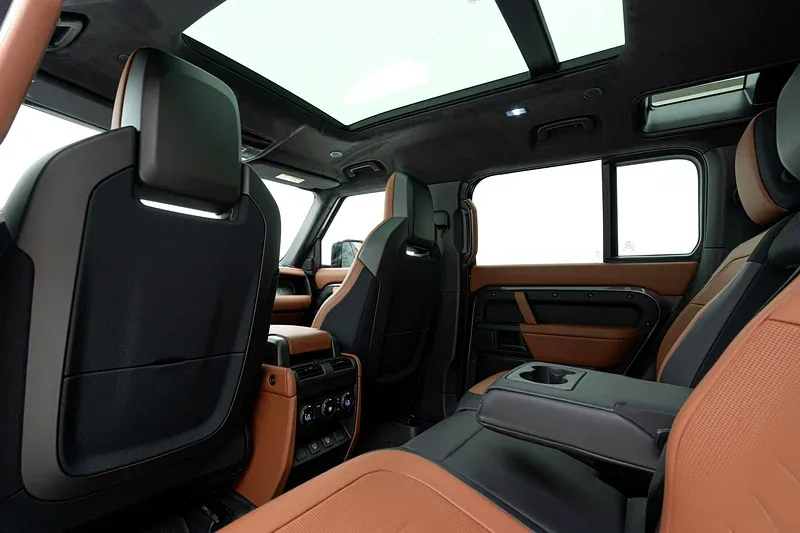 لاند روفر ديفندر 2025